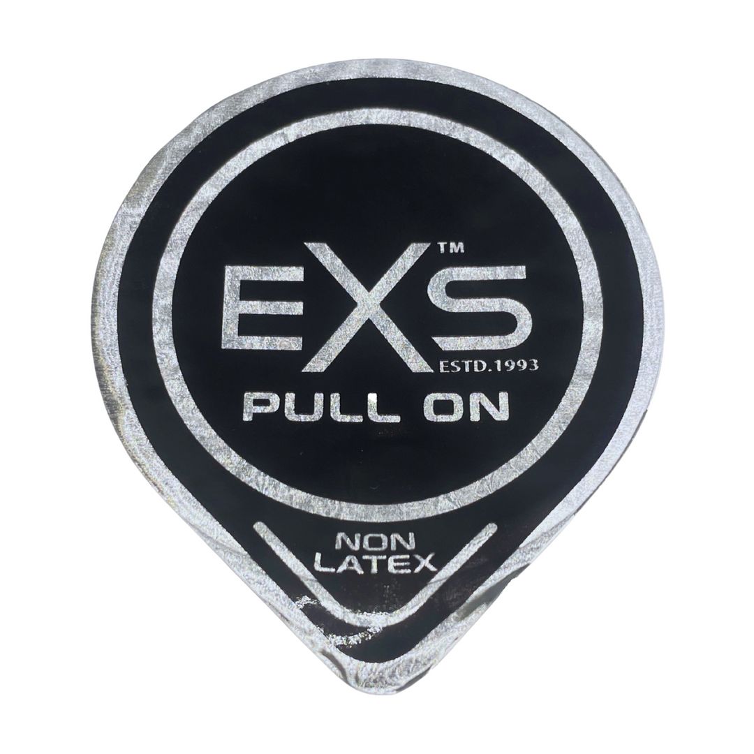 Emballage rond de préservatif. Logo et texte : "EXS PULL ON - NON LATEX".