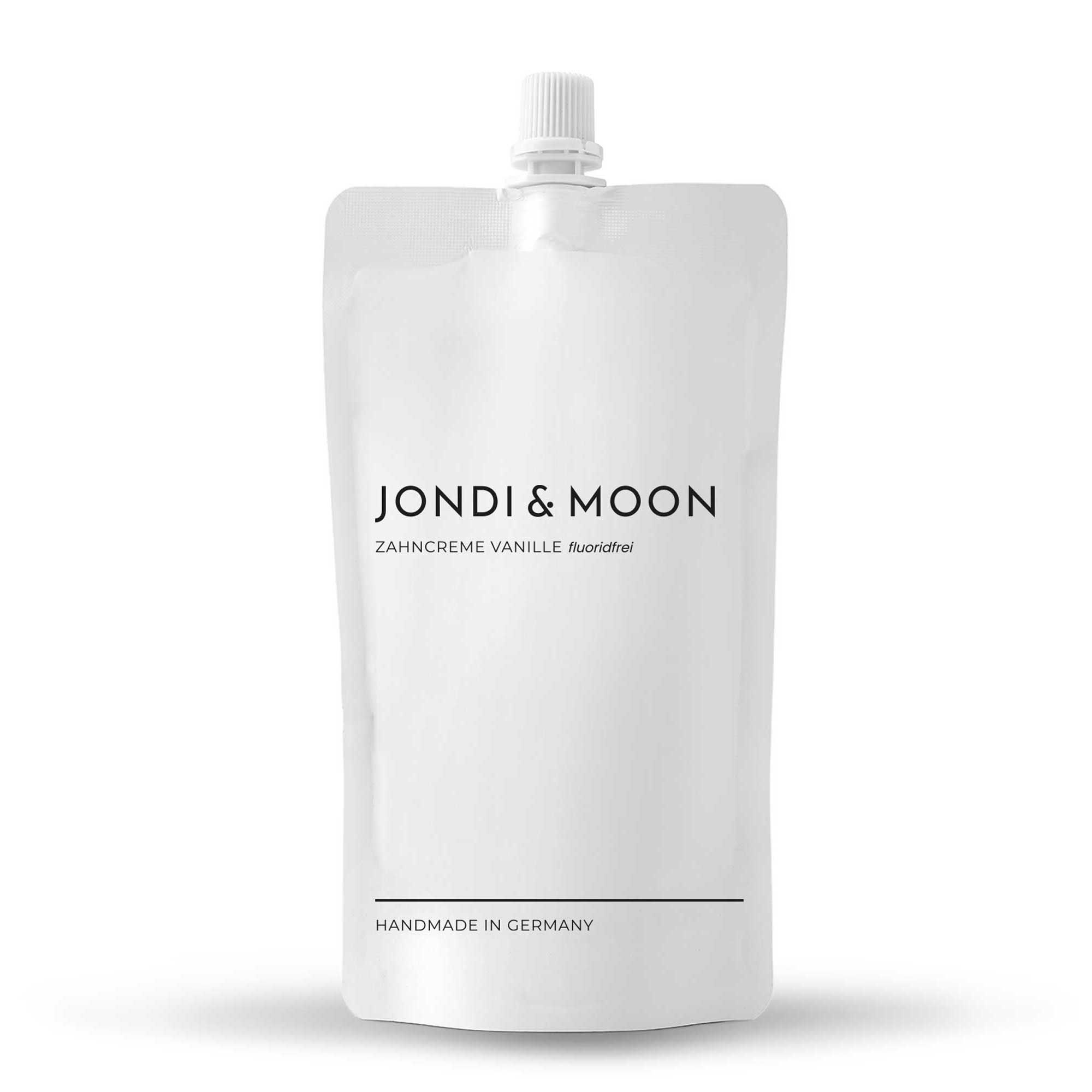 Witte navulzak met schroefdop. Opschrift: JONDI & MOON, Zahncreme Vanille fluoridfrei. Handmade in Germany.