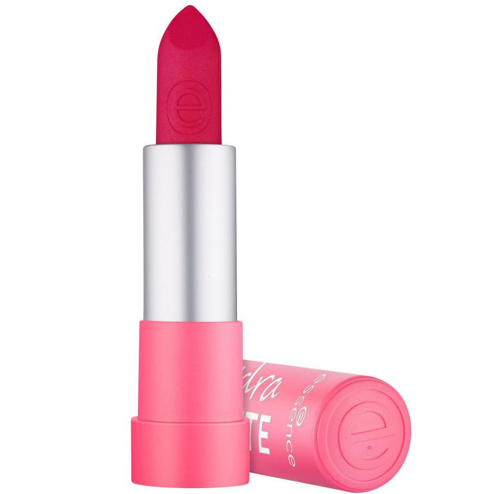 Rode lipstick, gedeeltelijk uitgedraaid. Zilveren huls, roze basis. Opschrift "Hydra Matte" en "Essence".