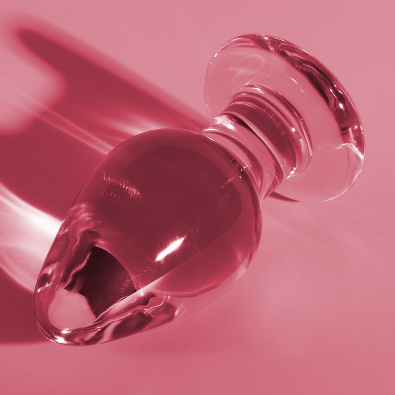 Butt plug en verre transparent, base large et extrémité effilée.
