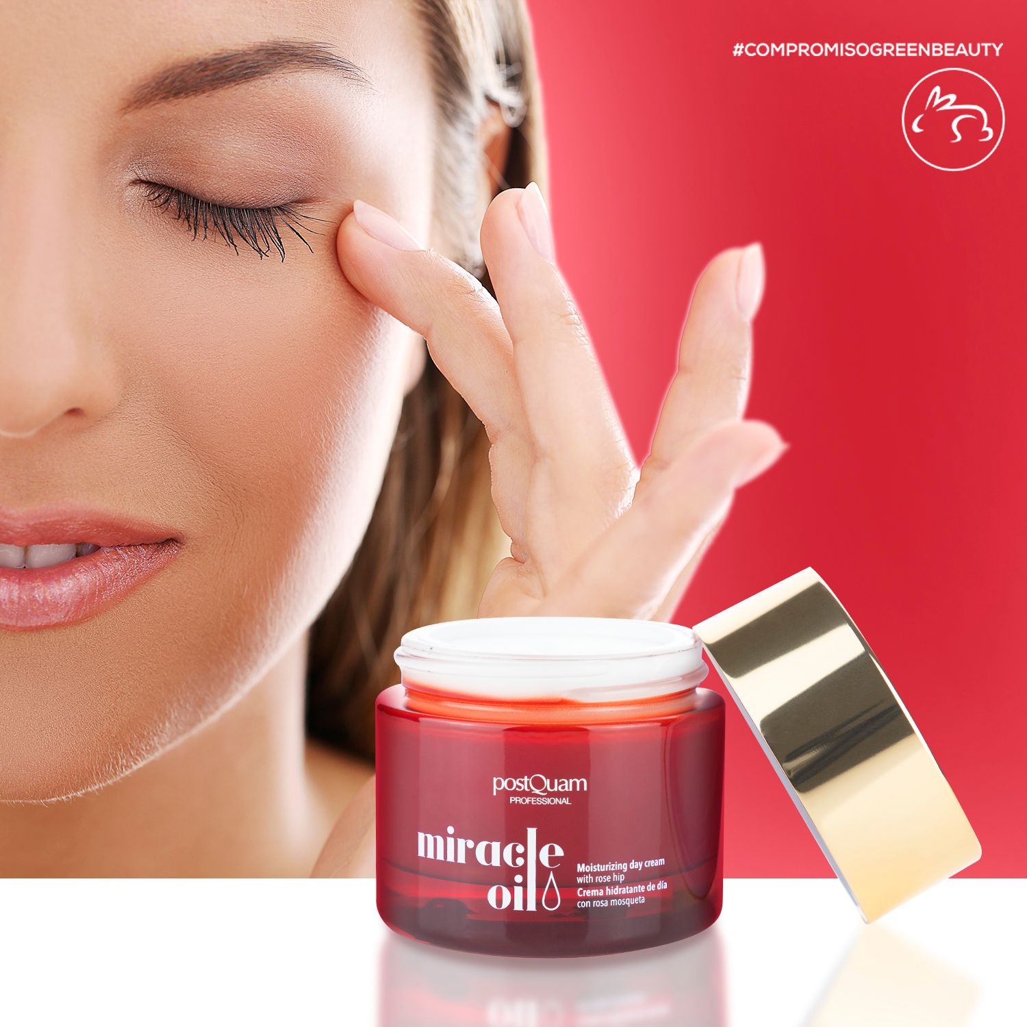 Vrouw raakt gezicht aan met vinger. Bruine crèmepot met gouden deksel. Opschrift: Postquam Professional, Miracle Oil. Tekst: Moisturizing day cream.
