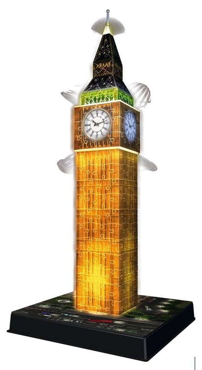 Big Ben 3D Puzzel, verlicht. De toren is samengesteld uit puzzelstukjes. De klok geeft de tijd aan. Vleugels zijn bevestigd.