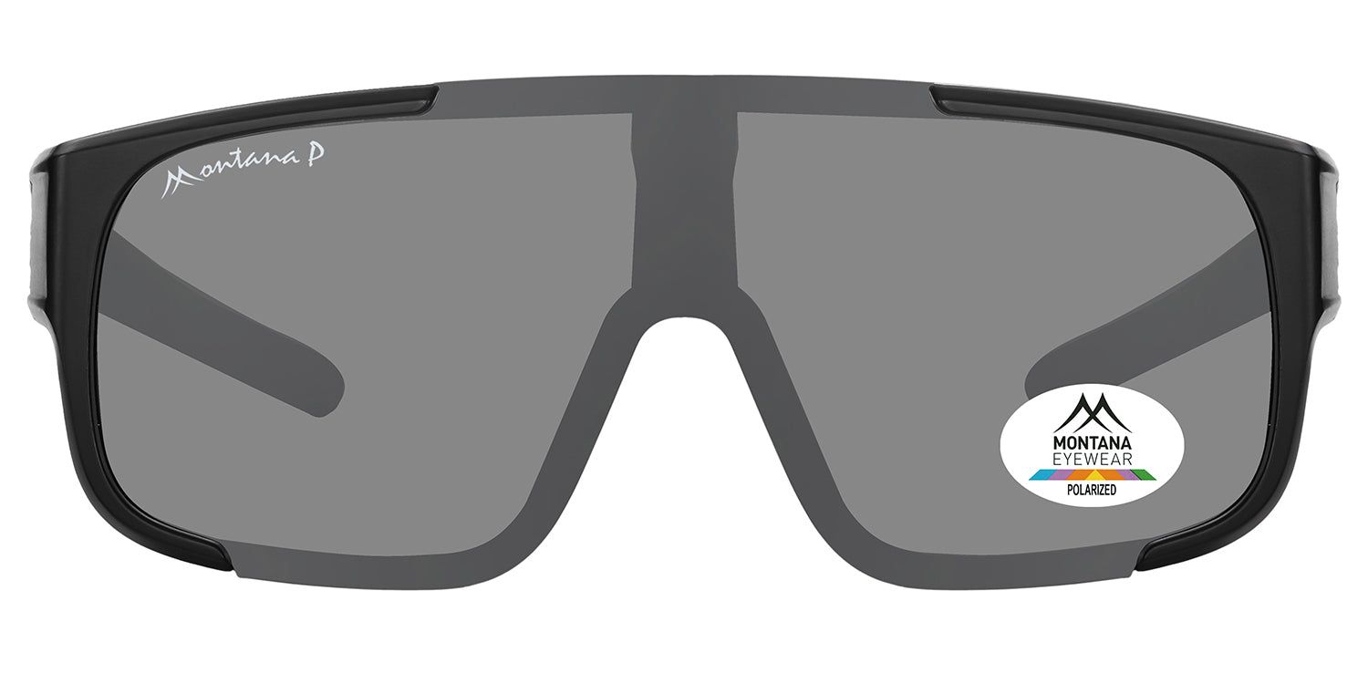 Lunettes de soleil enveloppantes noires, verres gris. Logo Montana Eyewear et autocollant Polarized. Forme rectangulaire.