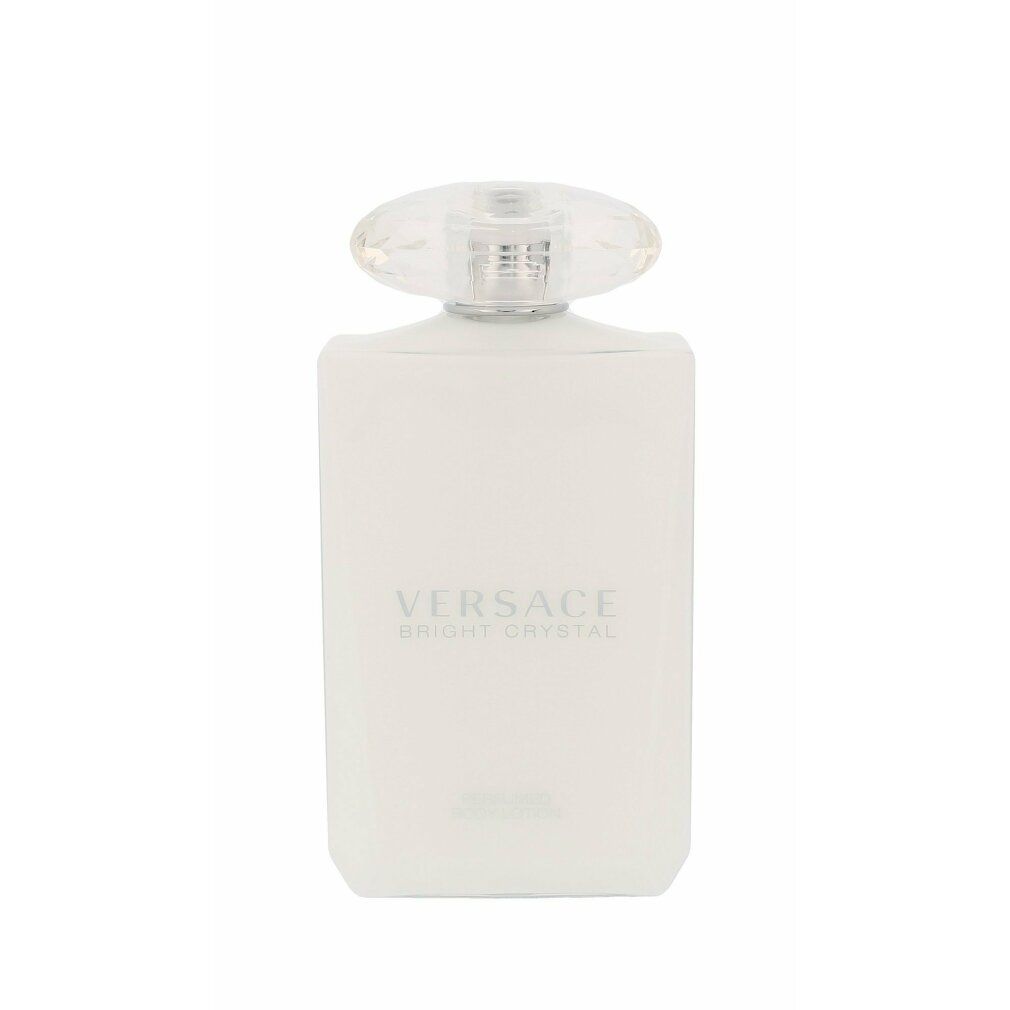 Witte fles met transparante dop. Opschrift: VERSACE BRIGHT CRYSTAL.