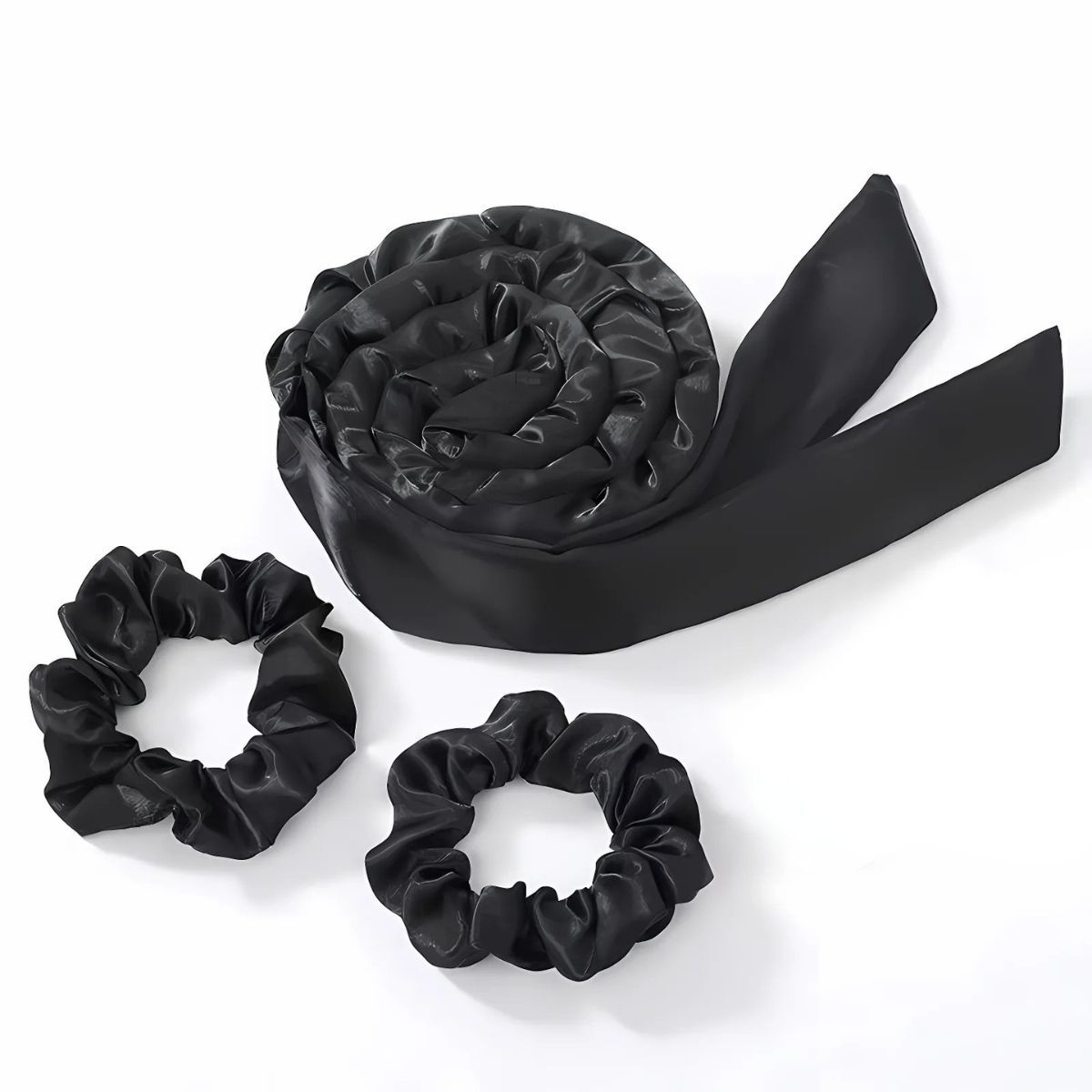 Bigoudi en tissu noir avec nœud, et un bonnet en soie.