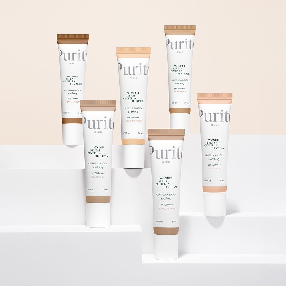 Zes Purito Wonder Releaf Centella BB Creams in verschillende tinten op witte sokkels.