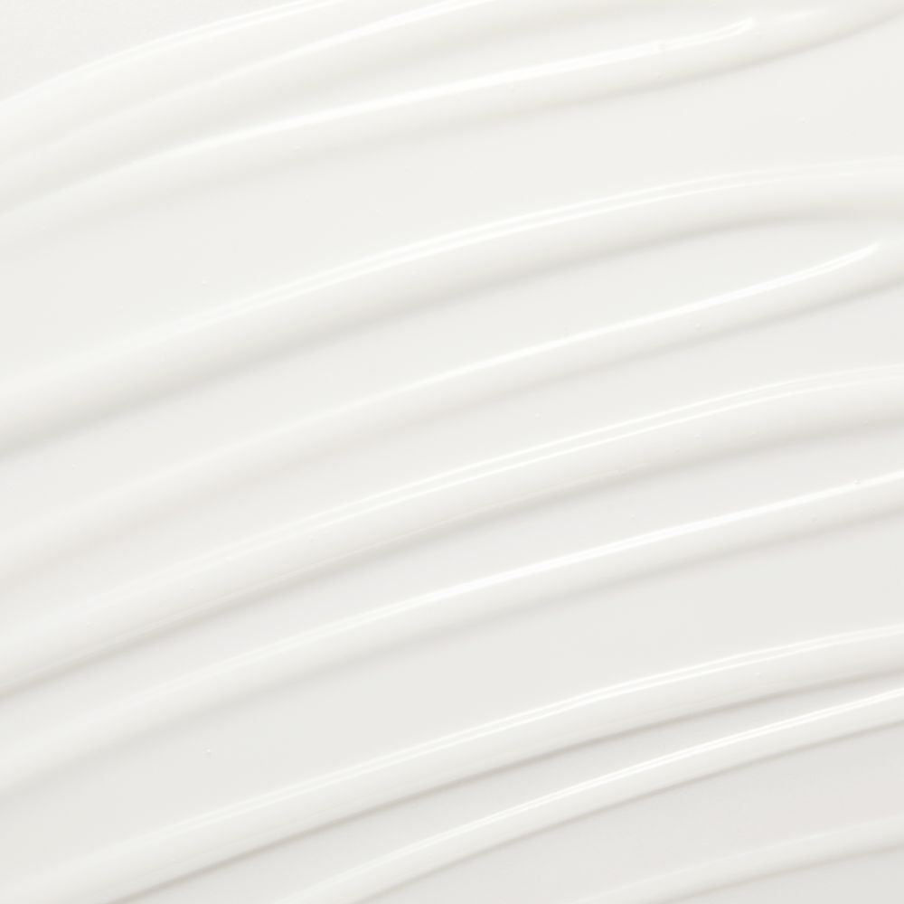 Gros plan sur une crème blanche. Texture ondulée.