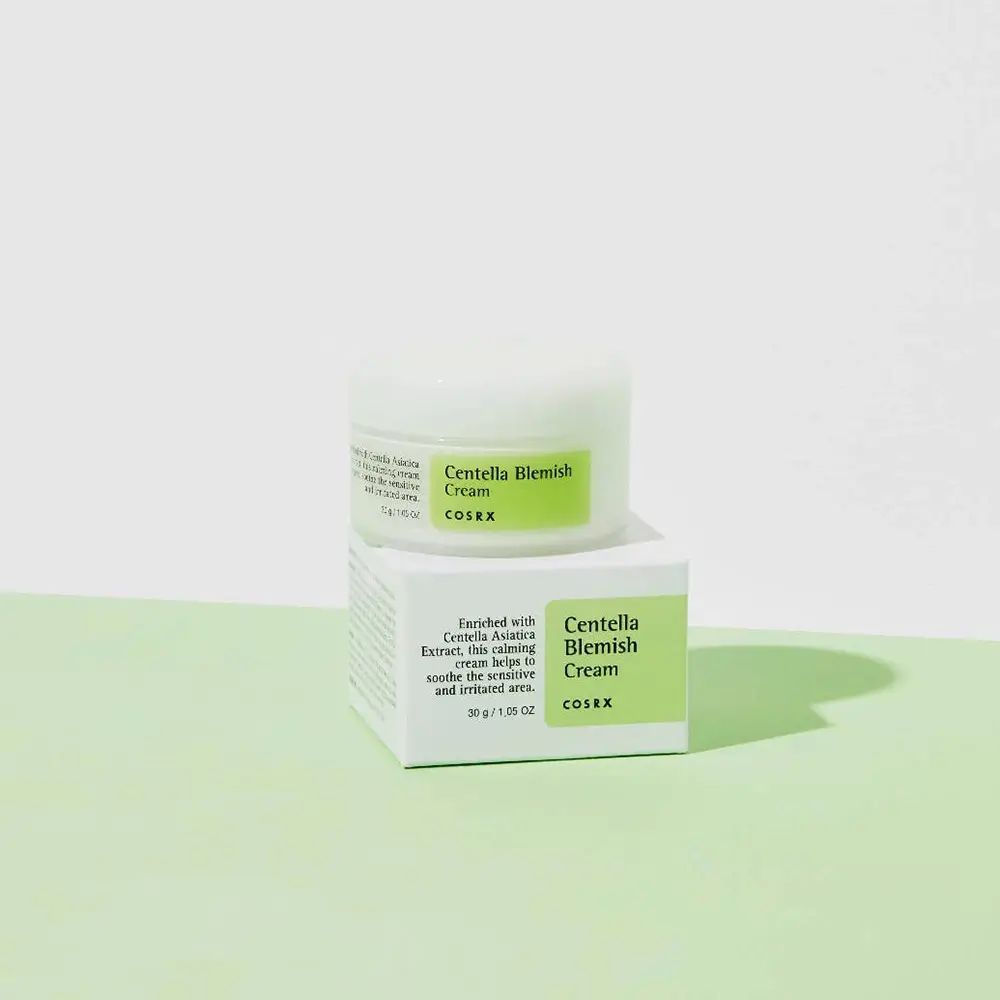 Crèmepot en doos. Tekst: Centella Blemish Cream, COSRX. Opschrift: 30 g / 1,05 OZ.