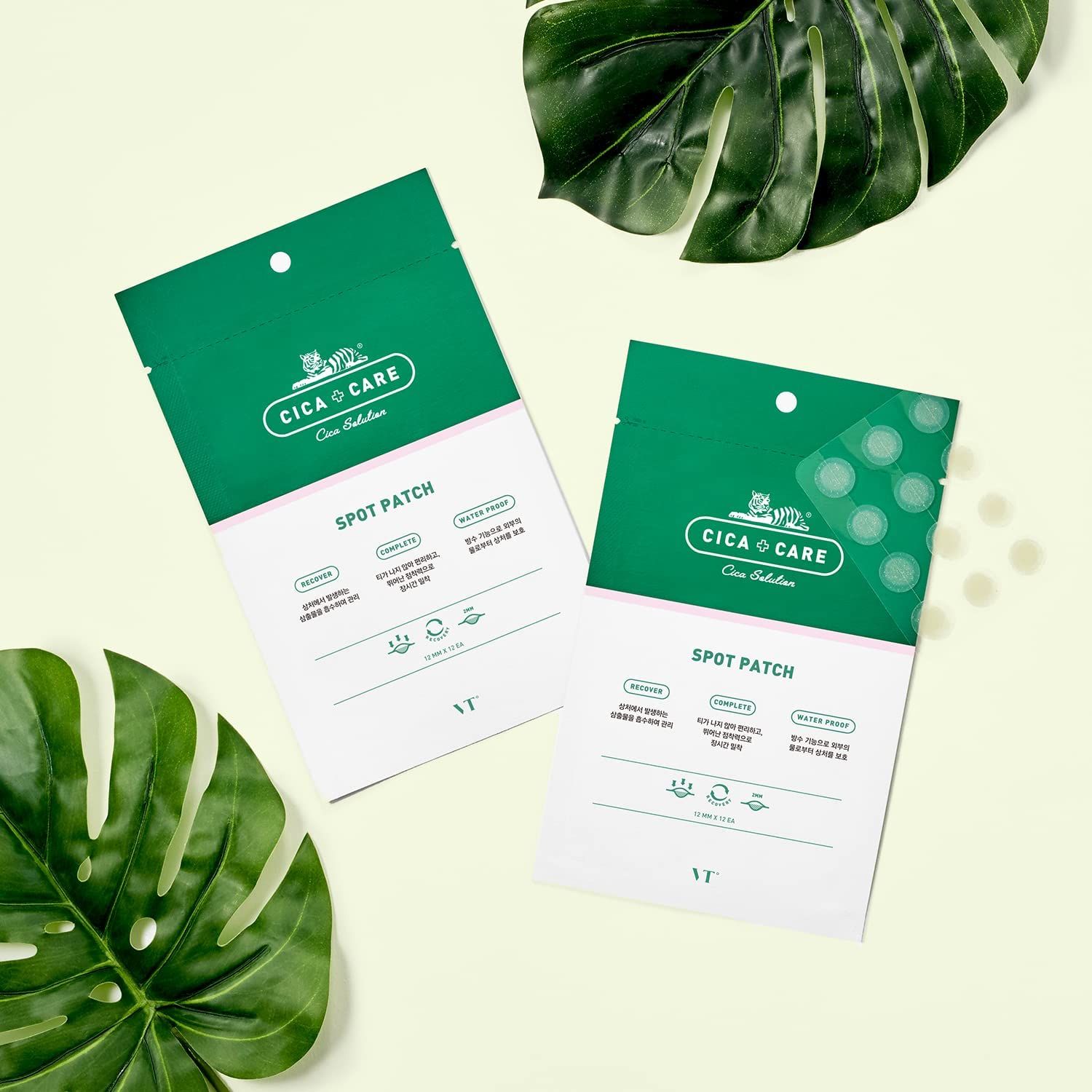 Deux emballages verts CICA CARE SPOT PATCH. Des patchs sont visibles sur chaque emballage.