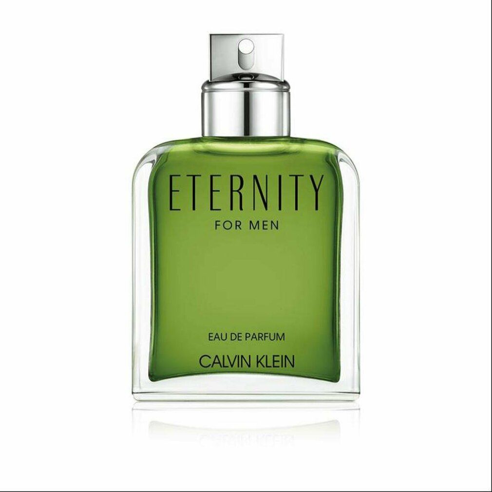 Flacon carré en verre avec liquide vert. Inscription noire: ETERNITY FOR MEN, Eau de Parfum, CALVIN KLEIN. Tête de pulvérisation argentée.