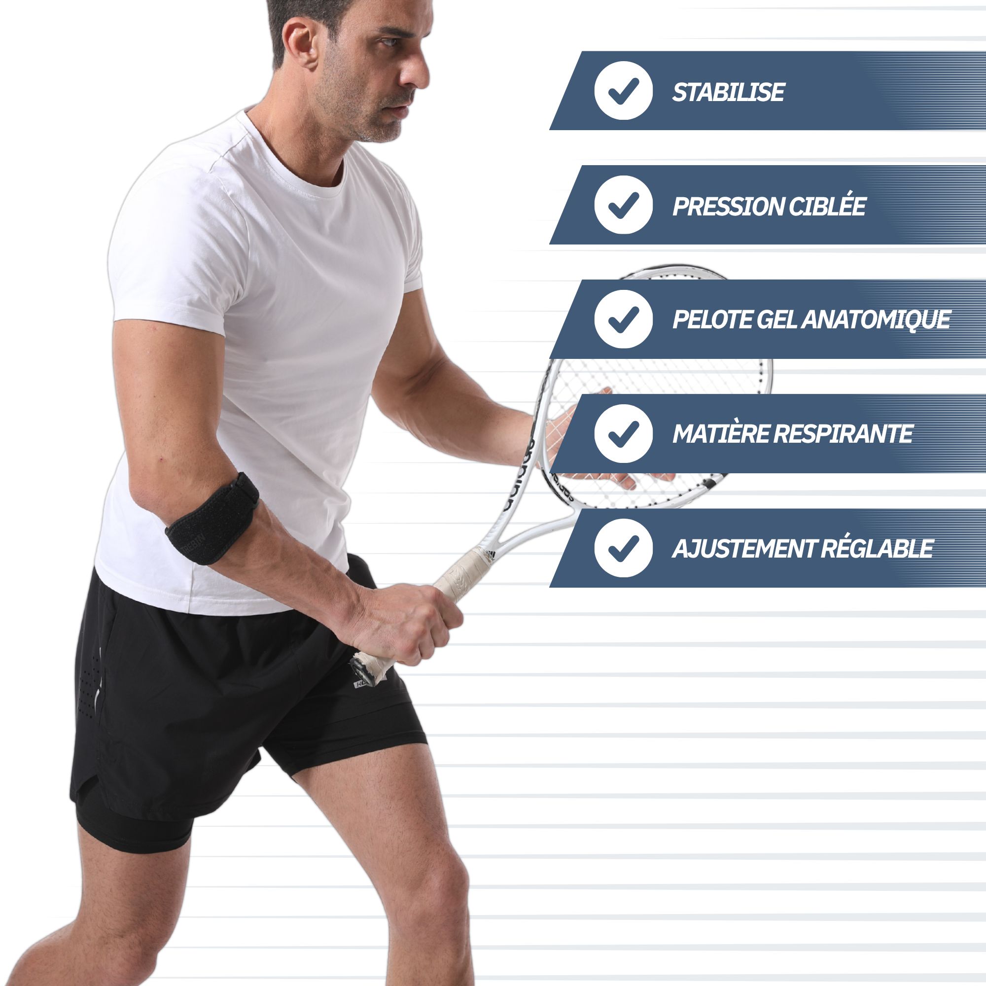 Un homme joue au tennis, portant un manchon de coude noir. Caractéristiques : stabilisation, pression ciblée, coussinet en gel.
