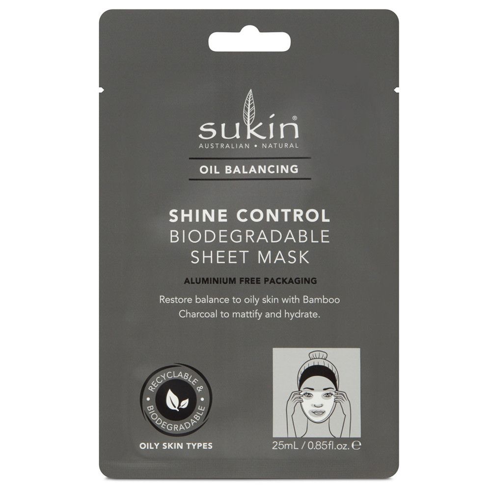 Sachet de masque en tissu Sukin Shine Control. Ingrédients : bambou, charbon actif. Emballage avec logo, texte et pictogramme.