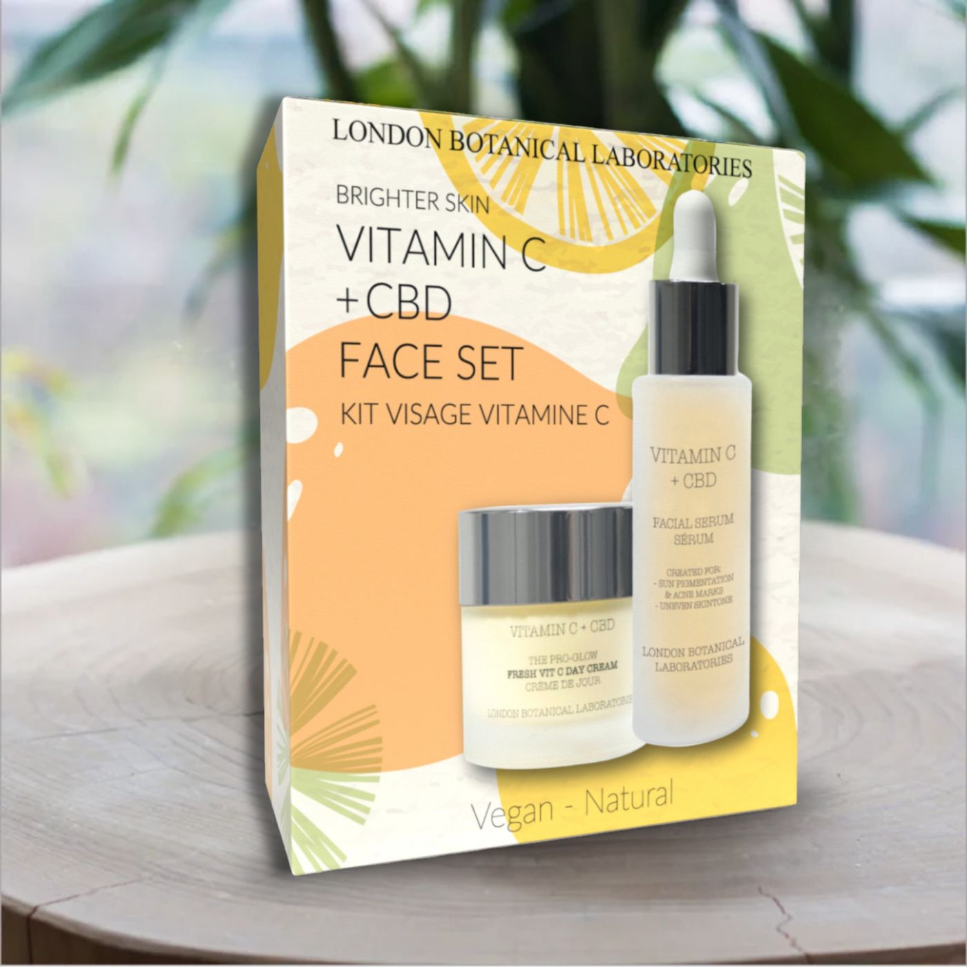 Coffret cadeau avec sérum et crème. Contient de la vitamine C + CBD. Végétalien et naturel. Emballage avec logo et nom du produit.