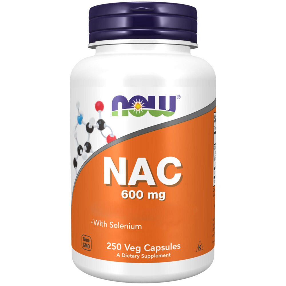Witte fles met blauwe dop. Opschrift: NOW, NAC 600 mg, 250 Veg Capsules. Met selenium. Voedingssupplement.