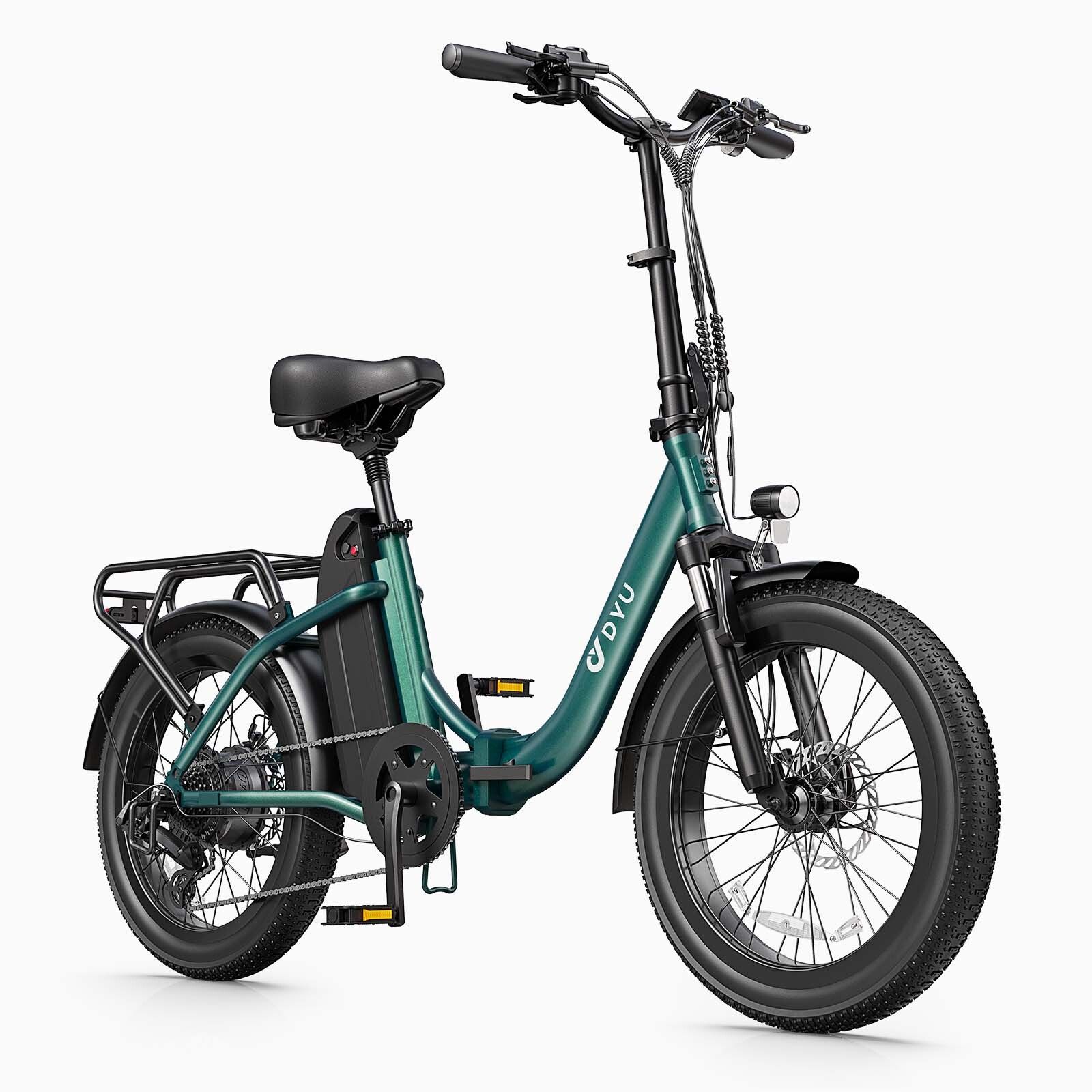 Groene DYU C9 elektrische fiets. Zwarte banden, zadel en bagagedrager. Koplamp.