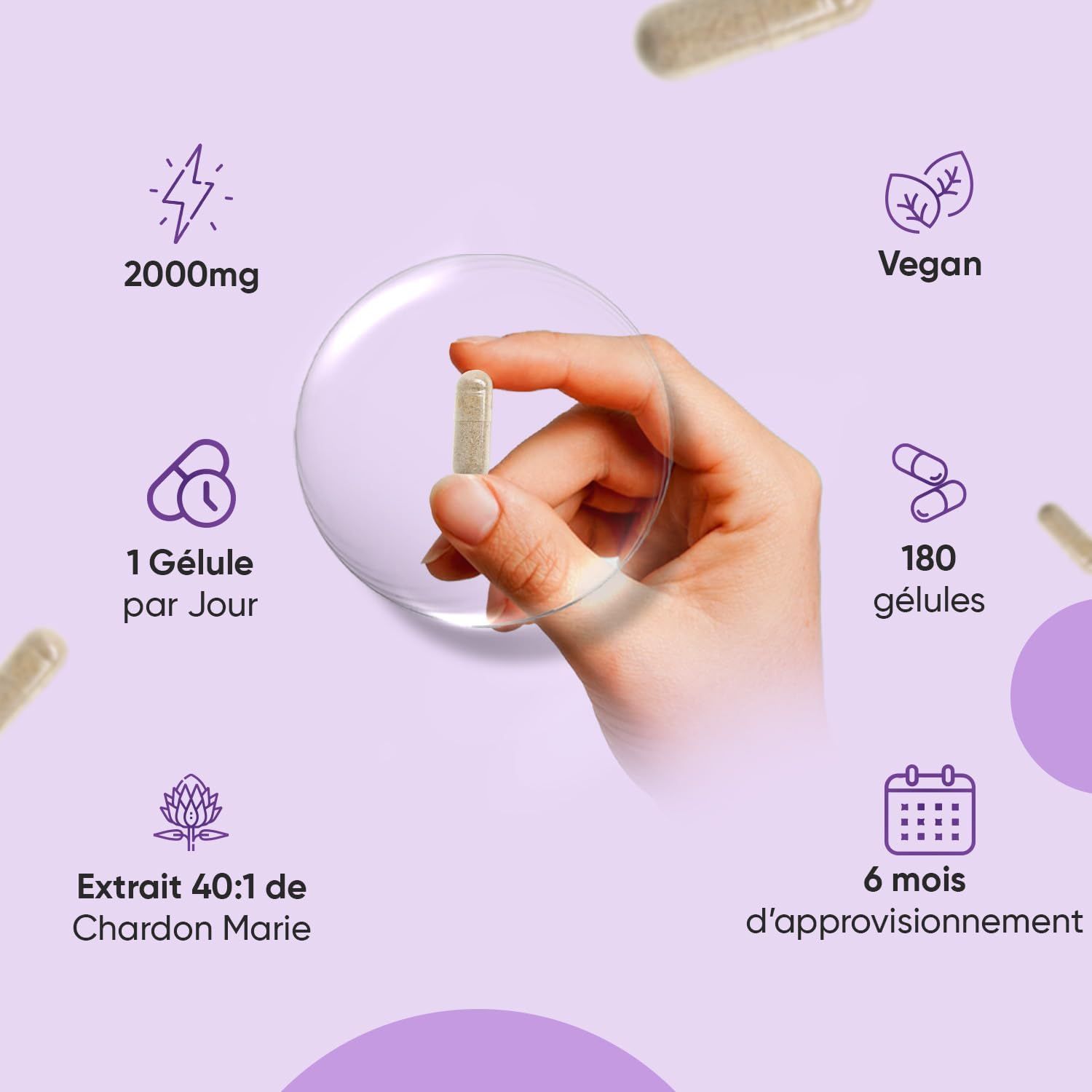 Une main tient une gélule. Informations : 2000mg, 1 gélule/jour, Extrait de chardon-marie 40:1, Vegan, 180 gélules, 6 mois d'approvisionnement.
