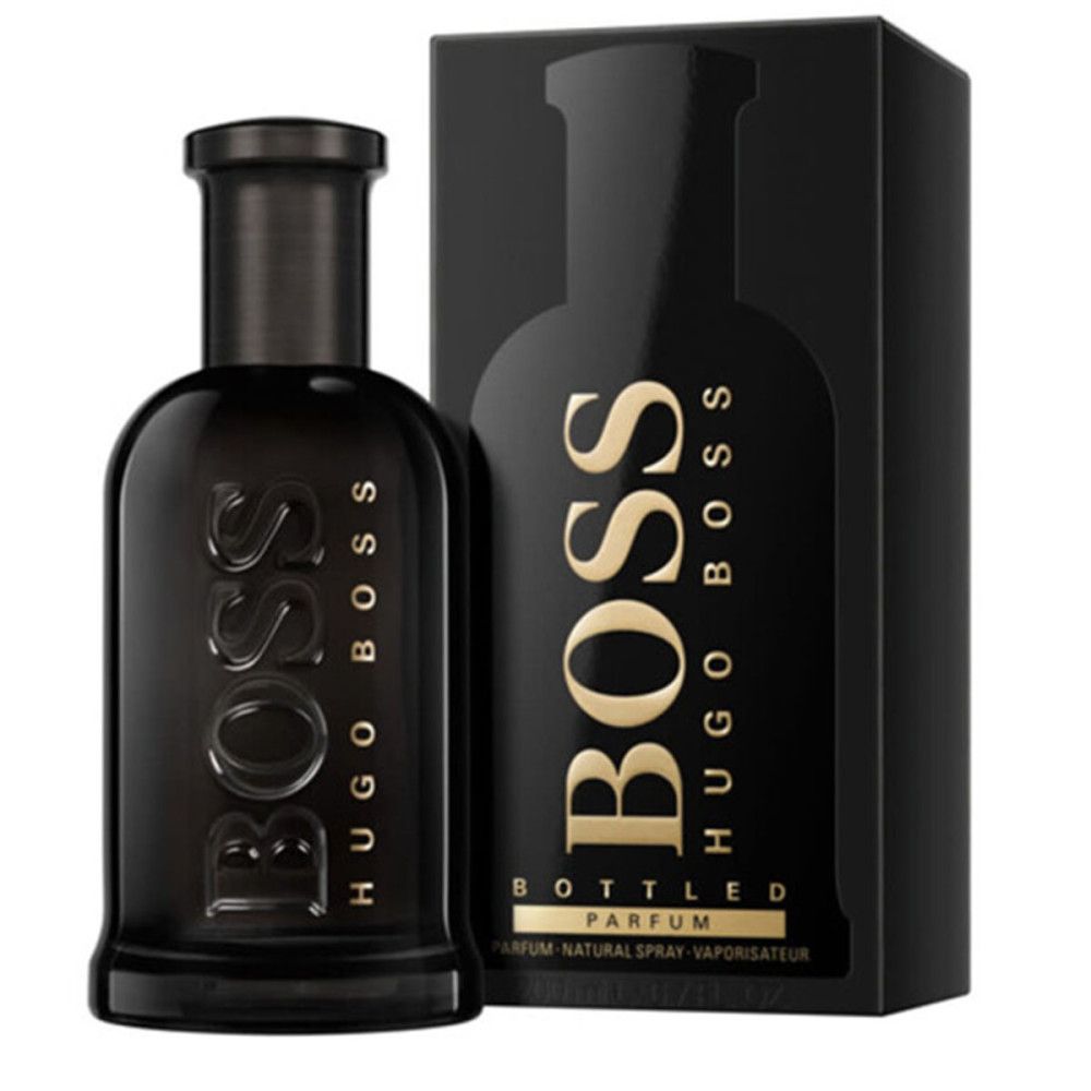 Zwarte fles en verpakking van Boss Bottled Parfum. Gouden belettering. Fles met verstuiver.