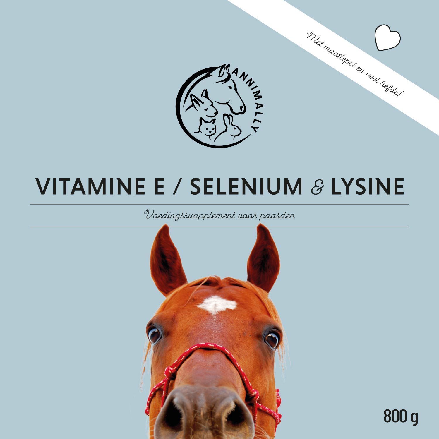 Tekst over vitamine E, selenium en lysine. Logo met paard en konijn. Paarden in het water. Tekst: Ondersteunen het immuunsysteem.