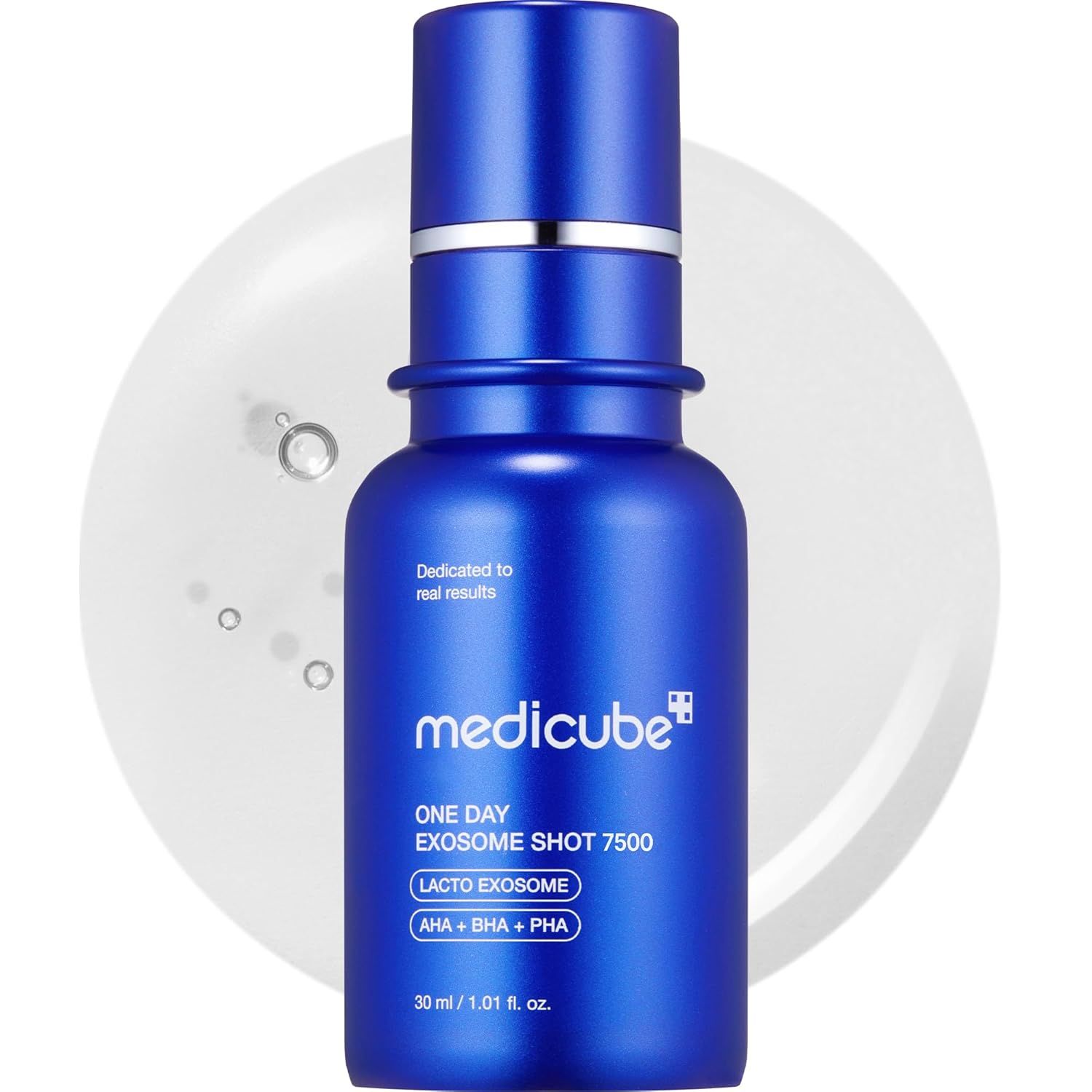 Blauwe fles met productnaam en ingrediënten. Bevat AHA, BHA en PHA. 30 ml.