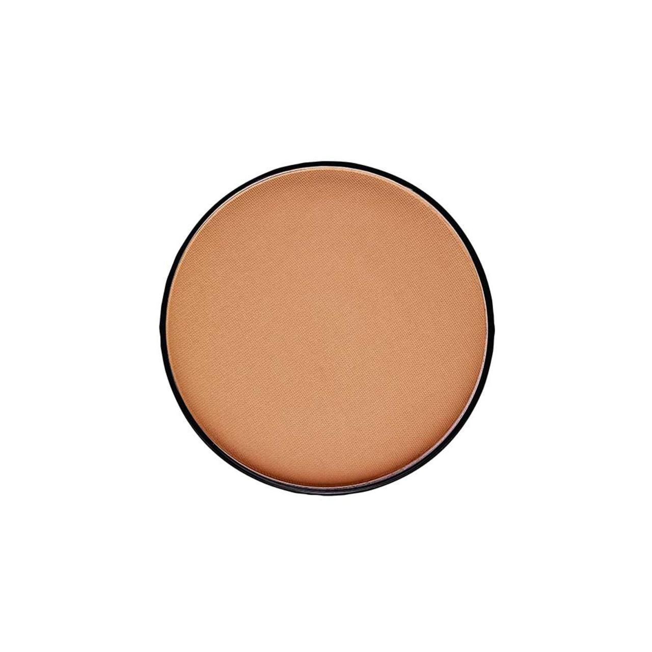 Ronde, beige poeder navulling met zwarte rand. Compacte vorm. Bovenaanzicht.