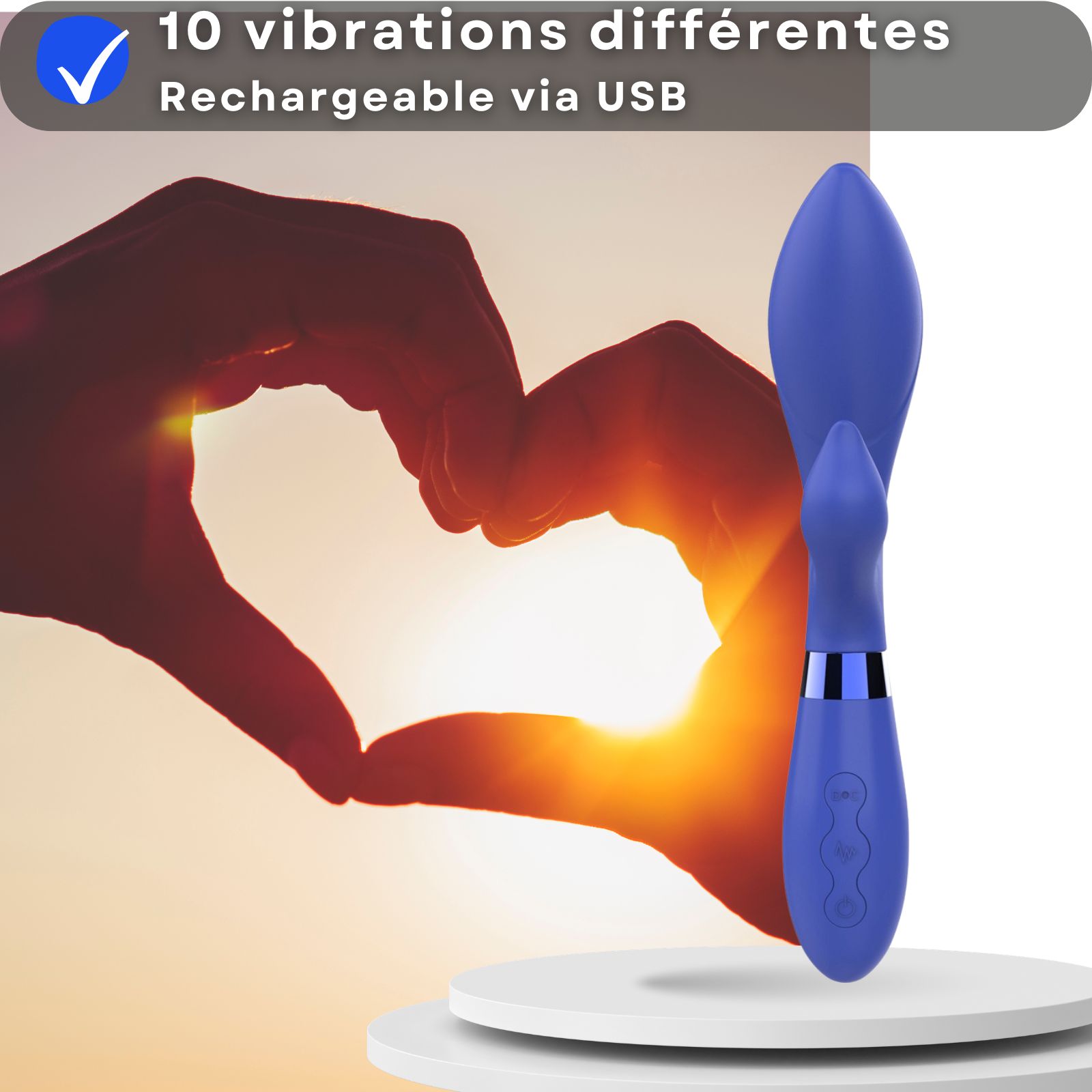 Vibrateur bleu. 10 vibrations. Rechargeable USB. Couple en arrière-plan.