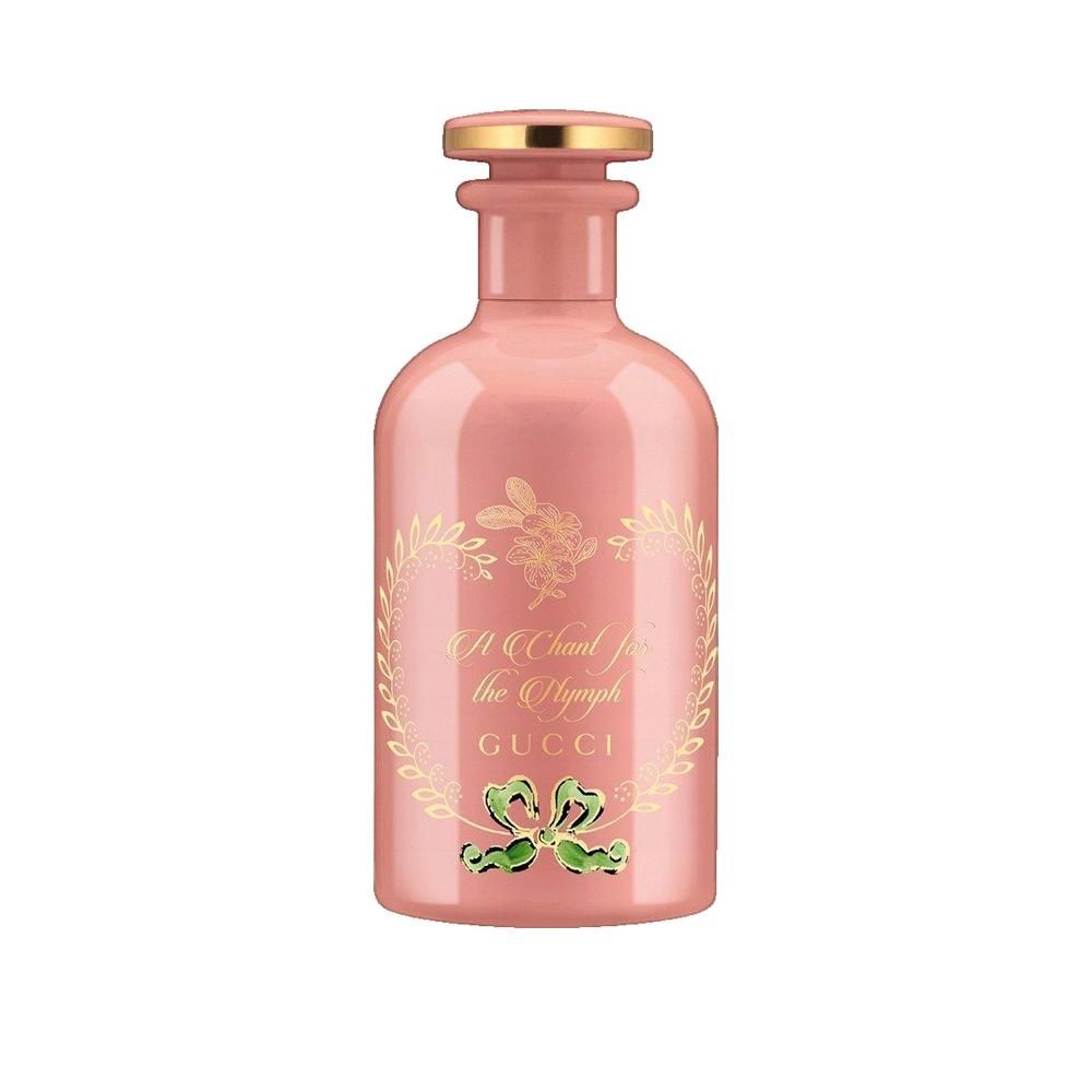 Roze fles met gouden dop. Opschrift "A Chant for the Nymph" en "GUCCI".