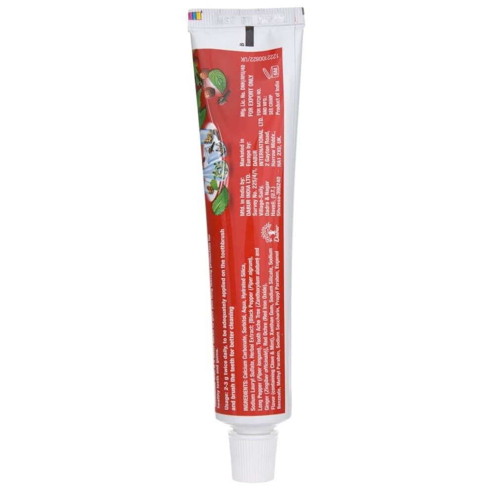 Arrière d'un tube de dentifrice Dabur Red avec ingrédients et instructions d'utilisation.