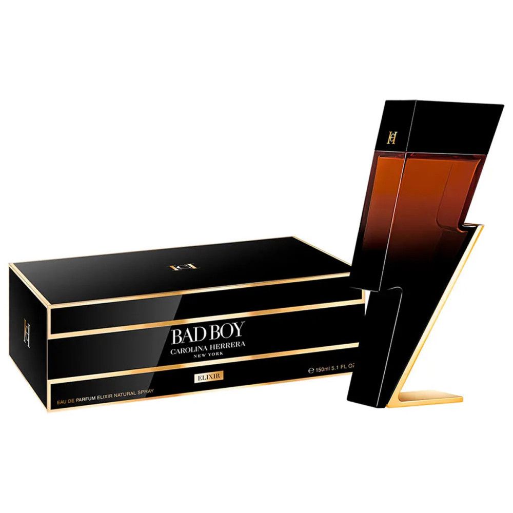 Zwarte rechthoekige doos en bliksemvormige fles. Gouden accenten. Opschrift: Carolina Herrera, Bad Boy Elixir.