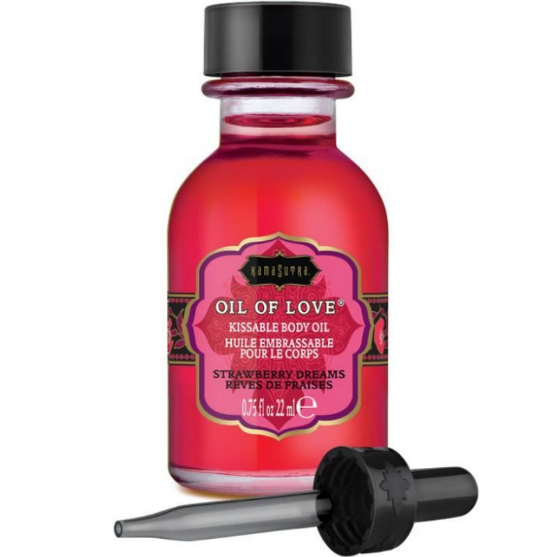 Rode fles met zwarte dop en pipet. Opschrift: Oil of Love, Strawberry Dreams.