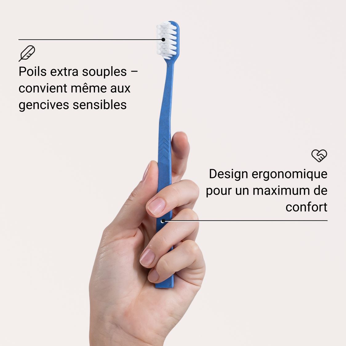 Brosse à dents bleue avec texte : Soies extra douces, design ergonomique.