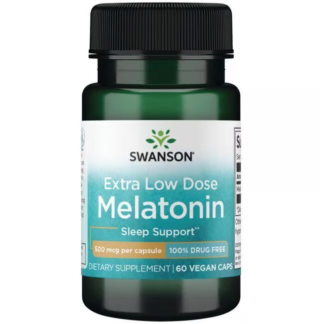 Flacon vert avec bouchon noir. Inscription: SWANSON, Mélatonine, 500 mcg, 60 gélules végétales.