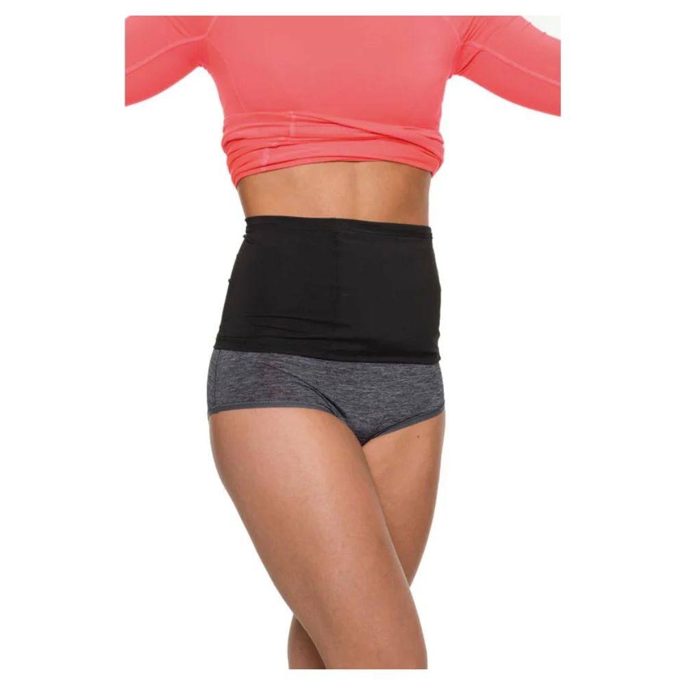 Zwarte buikband, gedragen door een persoon. De band bedekt de buikstreek. Persoon draagt sportkleding.