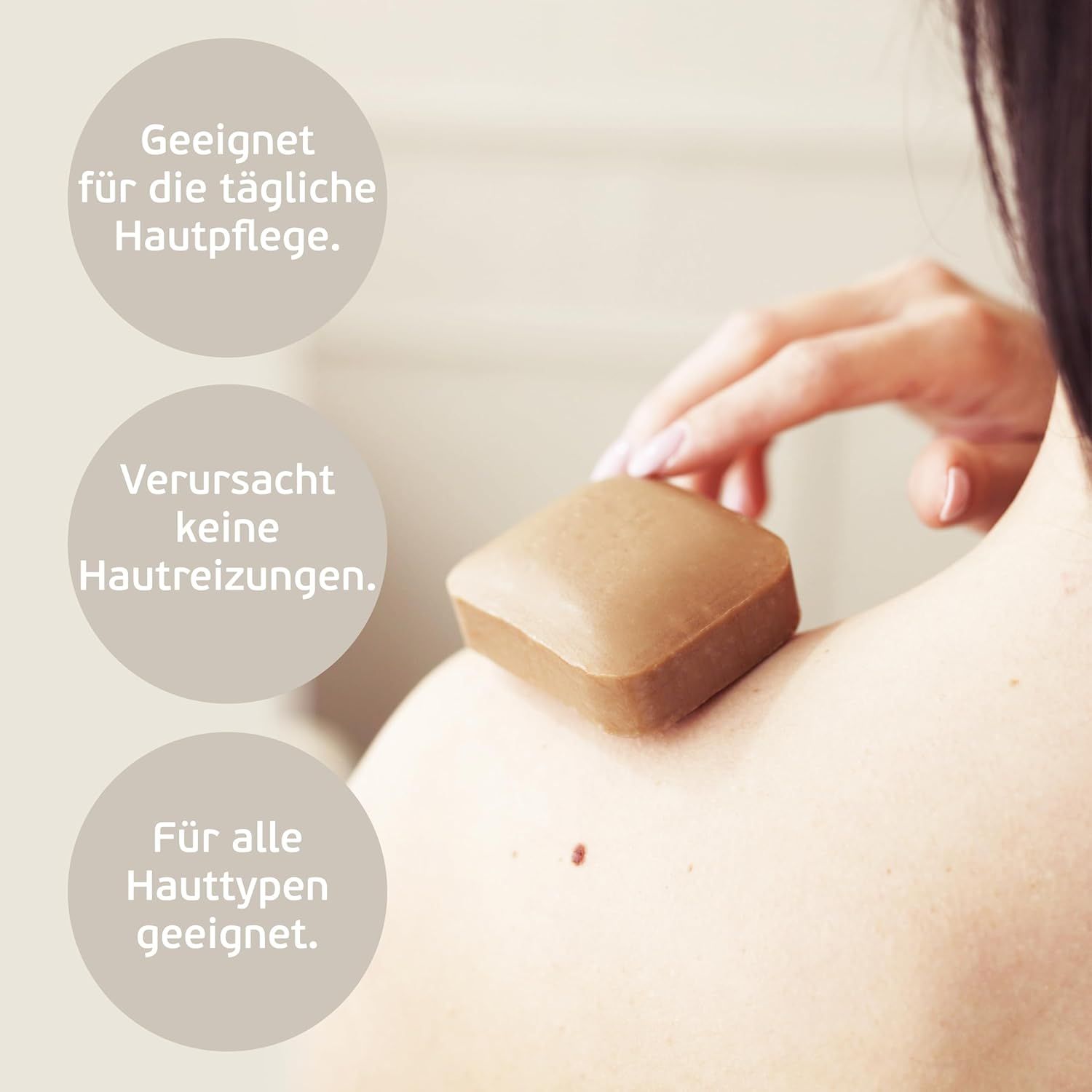 Savon Dr. OHHIRA KAMPUKU sur une pierre, adapté aux soins quotidiens de la peau.