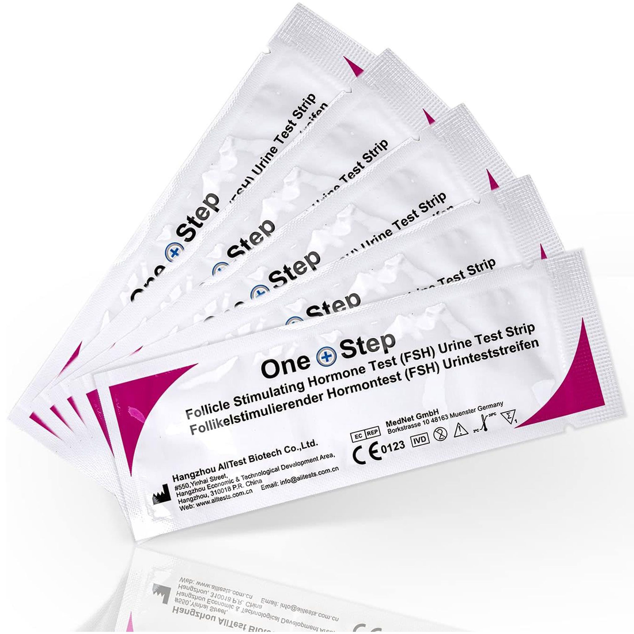 Plusieurs bandelettes de test blanches. Inscription "One Step". Texte : "Follicle Stimulating Hormone Test (FSH) Urine Test Strip". Marquage CE.