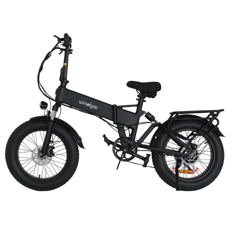 Zwarte e-bike met brede banden, bagagedrager en koplamp. Het woordmerk "windgoo" is zichtbaar op het frame.