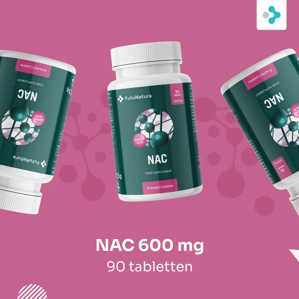Drie flessen NAC-tabletten. Opschrift: NAC 600 mg, 90 tabletten. Roze achtergrond.