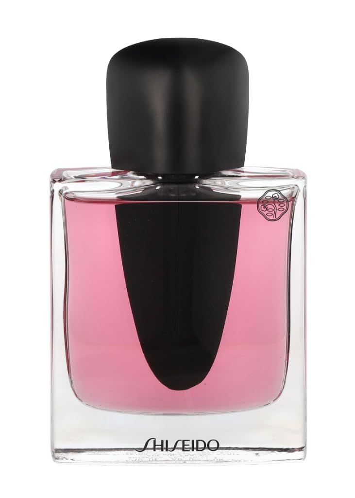 Vierkante glazen fles met roze vloeistof en zwarte dop. Shiseido-logo onderaan.