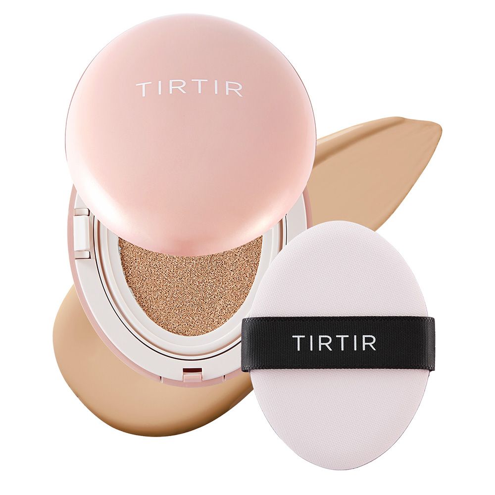 TIRTIR Cushion Foundation in roze verpakking met applicator en foundationvlek.