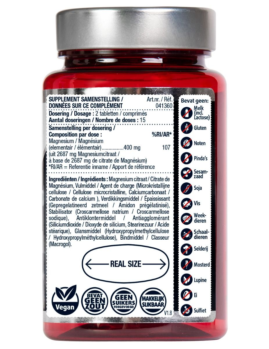 Achterkant rode fles "Lucovitaal Magnesium Citraat". Bevat informatie over ingrediënten, dosering en allergenen.