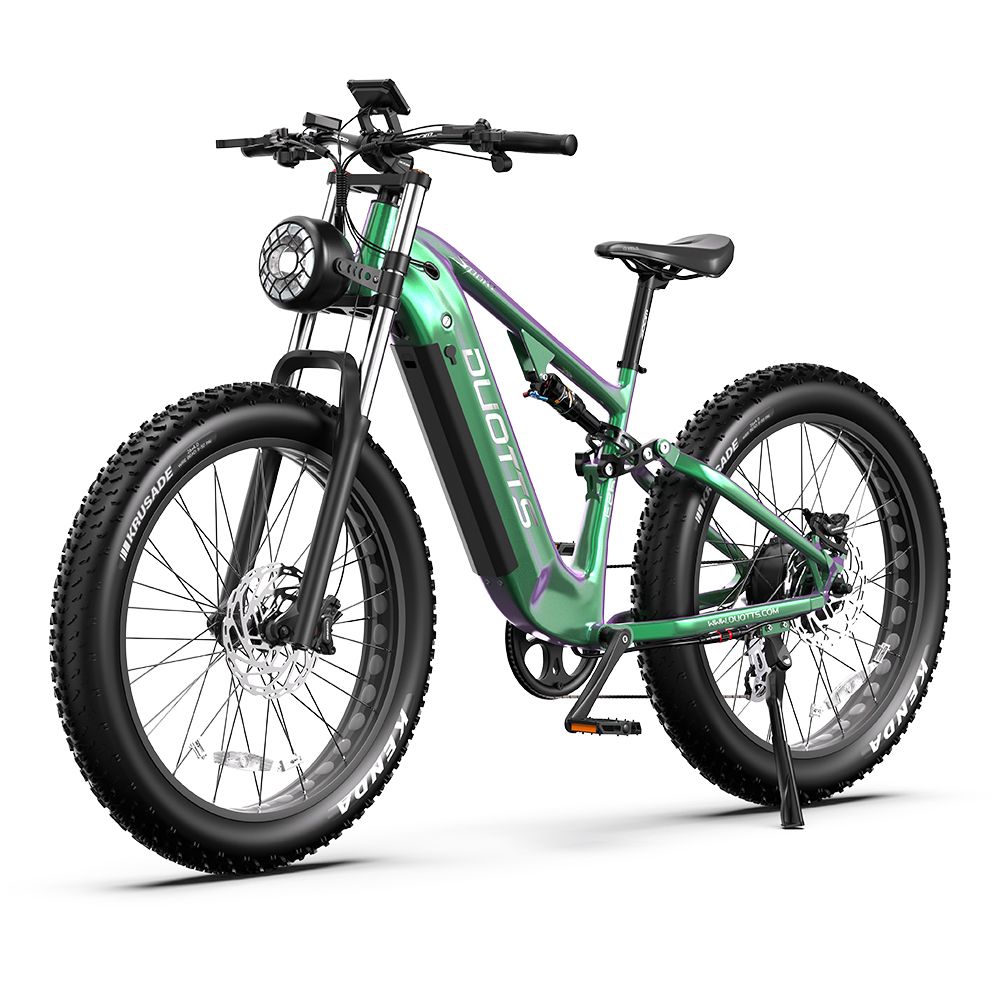 Groene elektrische mountainbike, brede banden, DUOTTS-logo, koplamp en display.