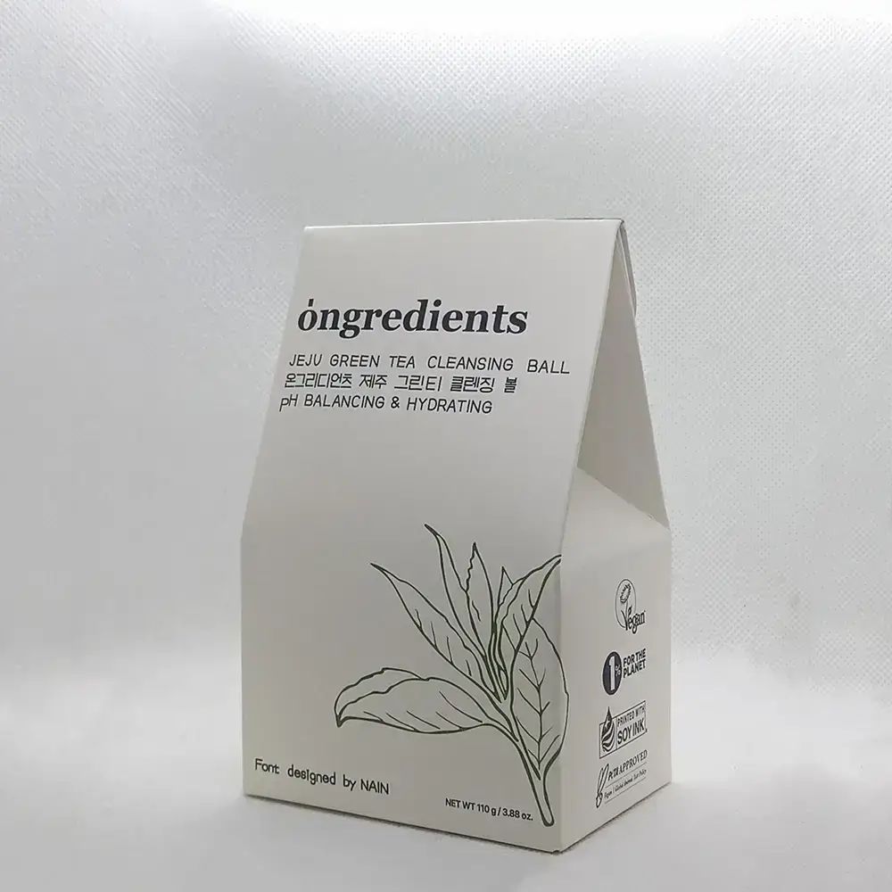 Verpakking: witte doos met productnaam 'ongredients'. Logo, meertalige tekst. Vegan-keurmerk.