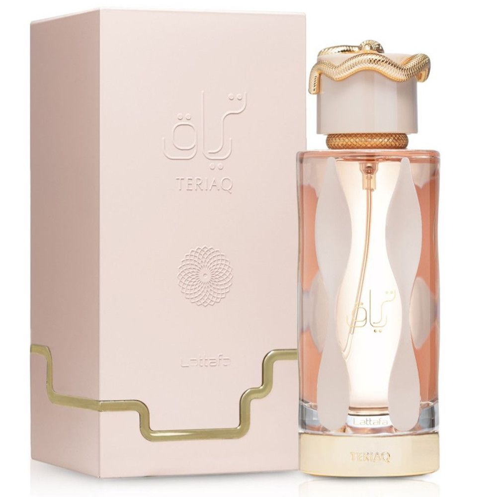 Flacon de parfum et emballage. Flacon avec motif blanc, bouchon doré. Emballage rose avec texte.