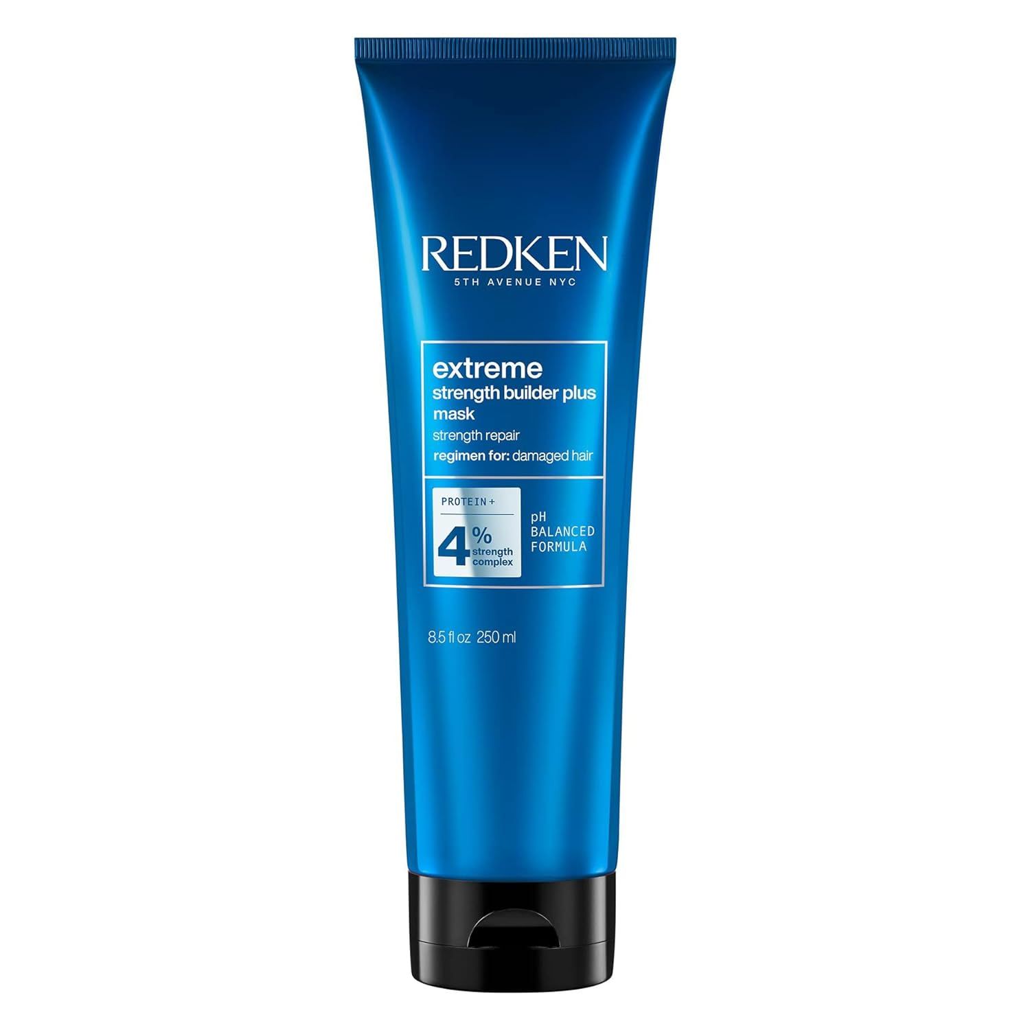 Blauwe tube met productnaam en tekst. Bevat 4% Strength Complex en pH-gebalanceerde formule. 250ml.