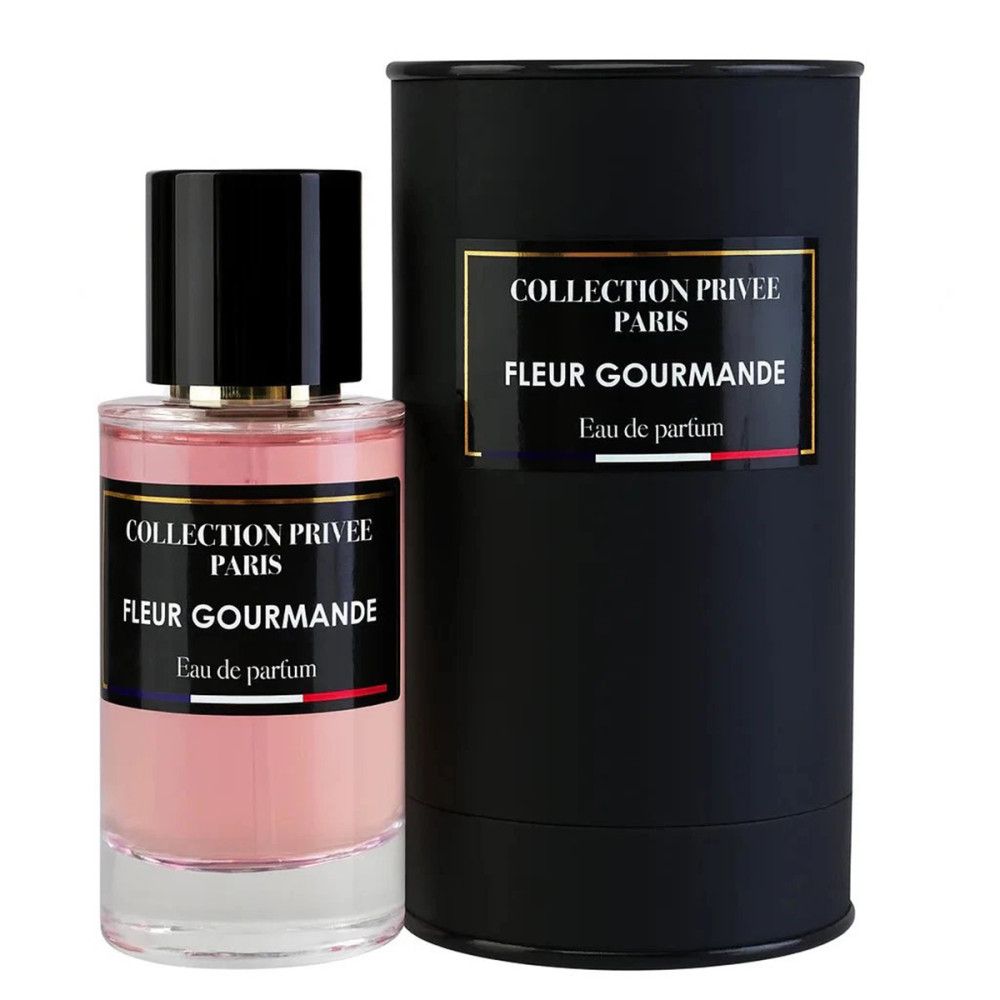 Flacon de parfum à côté d'un emballage noir. Flacon avec liquide rose. Étiquette : "Collection Privée Paris".