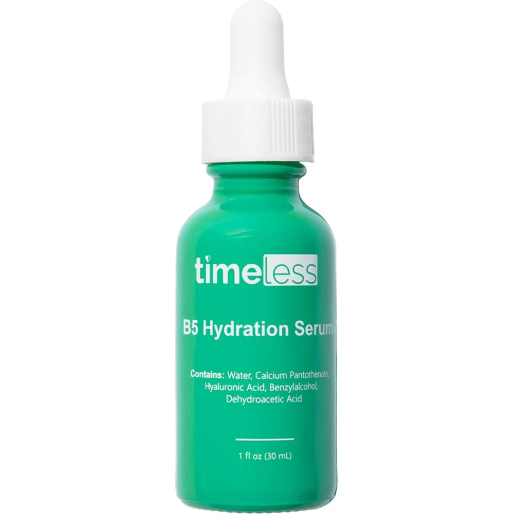 Groene fles met witte druppelaar. Opschrift: timeless, B5 Hydration Serum. Bevat ingrediënten. 1 fl oz (30 ml).
