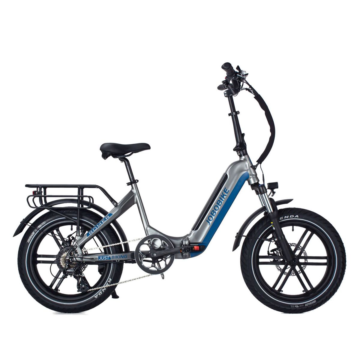 Grijs-blauwe opvouwbare e-bike. Zwarte banden, bagagedrager, zadel. JOBOBIKE-logo.