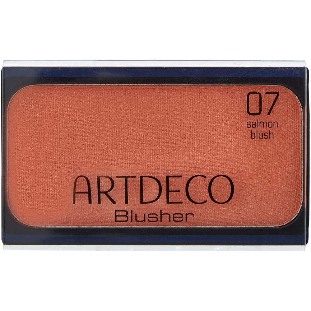 Artdeco Blusher 07 Salmon Blush. Rechthoekige houder met roze blush. Blauwe rand. Zwarte tekst.