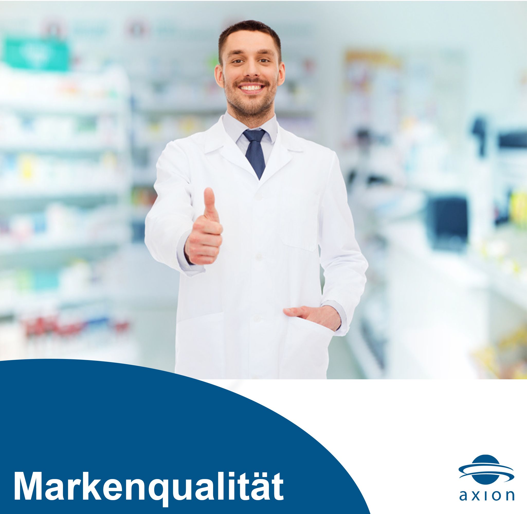 Arts met duim omhoog. Tekst: Merkkwaliteit. Logo: axion. Achtergrond: apotheek.