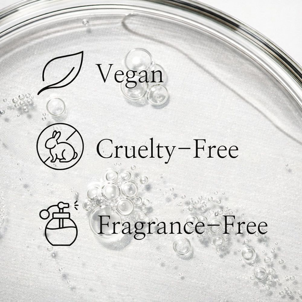 Afbeelding met symbolen: Vegan, Cruelty-Free, Fragrance-Free. Op een transparant oppervlak met bellen.