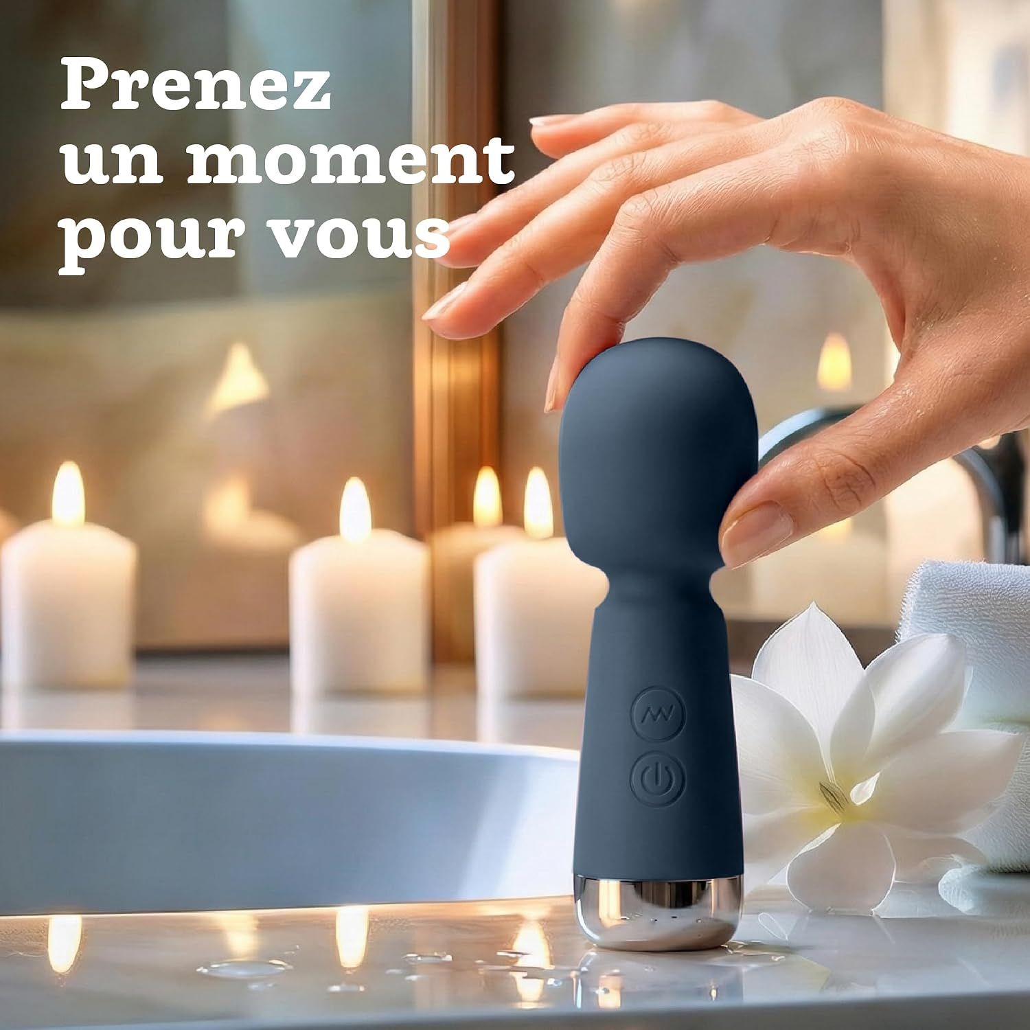 Masseur baguette bleu foncé avec base argentée et deux boutons.